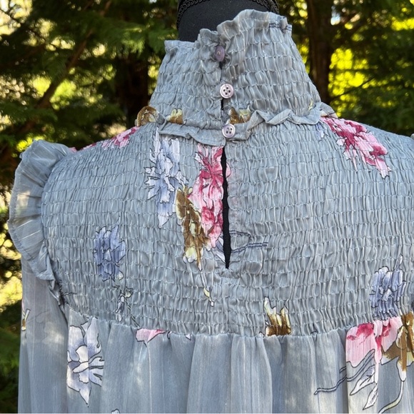 Walter Baker Grey Floral Sheer Ruffle Sleeve Blouse Smocking Size Small $158 EUC - Picture 6 of 10